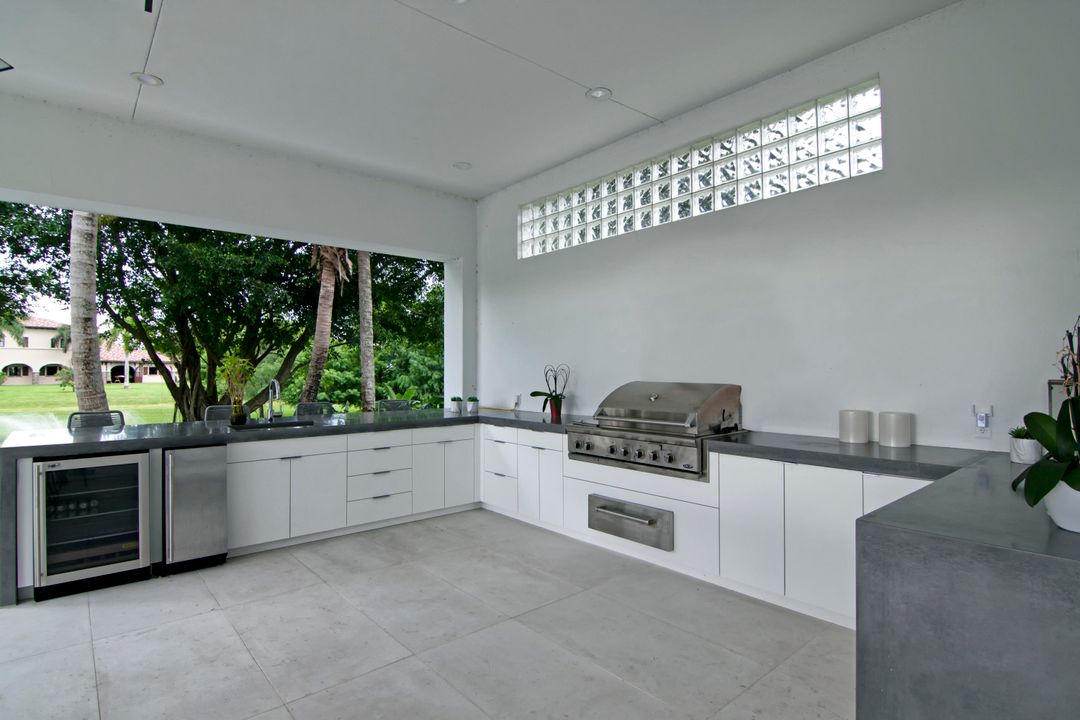 For Rent: $50,000 (6 beds, 7 baths, 7686 Square Feet)