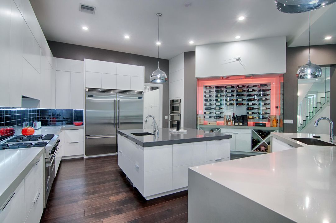 For Rent: $50,000 (6 beds, 7 baths, 7686 Square Feet)