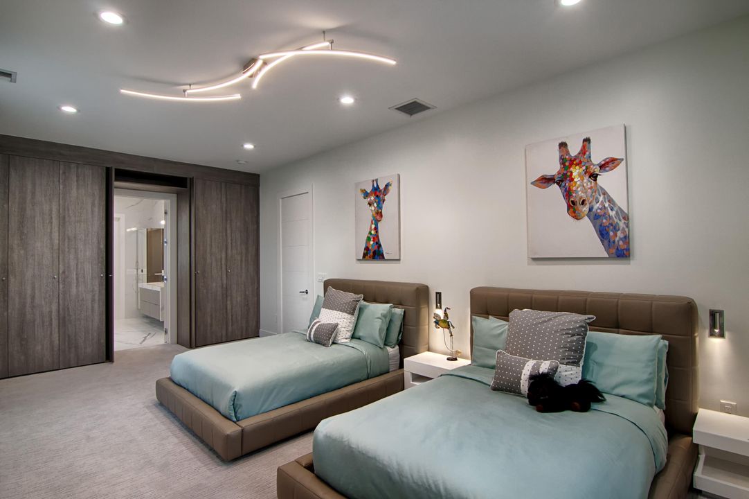 For Rent: $50,000 (6 beds, 7 baths, 7686 Square Feet)