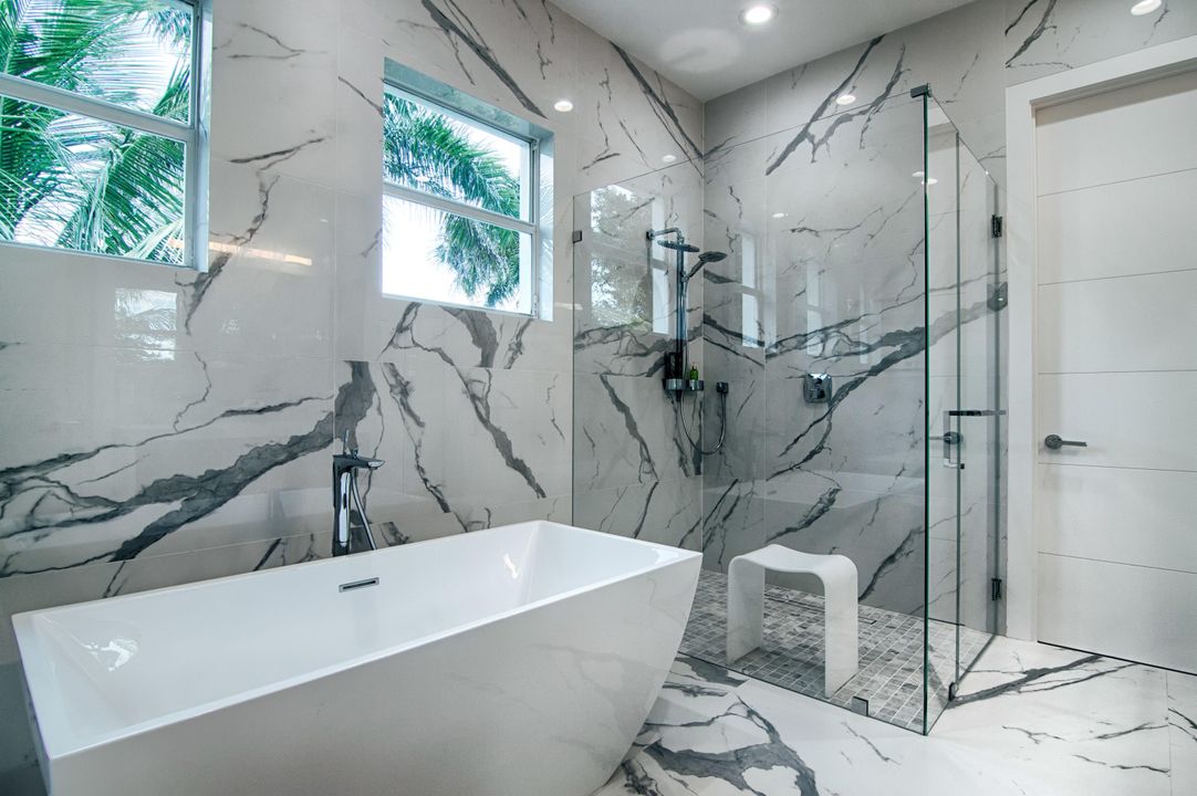 For Rent: $50,000 (6 beds, 7 baths, 7686 Square Feet)