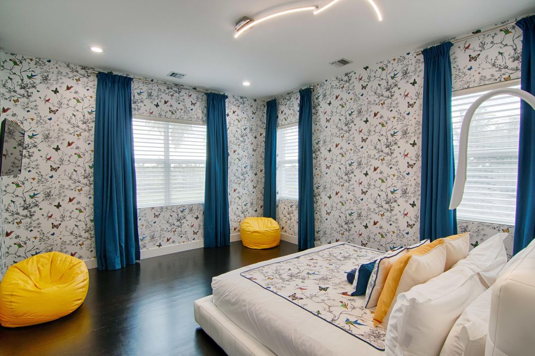 For Rent: $50,000 (6 beds, 7 baths, 7686 Square Feet)