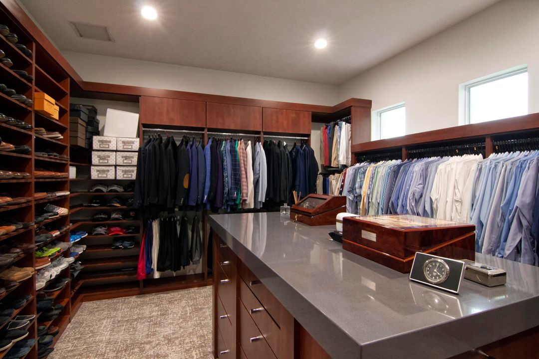 For Rent: $50,000 (6 beds, 7 baths, 7686 Square Feet)