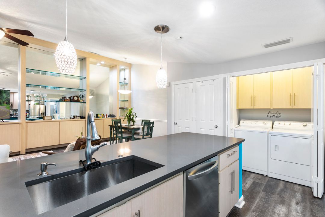Active With Contract: $375,900 (2 beds, 2 baths, 1152 Square Feet)