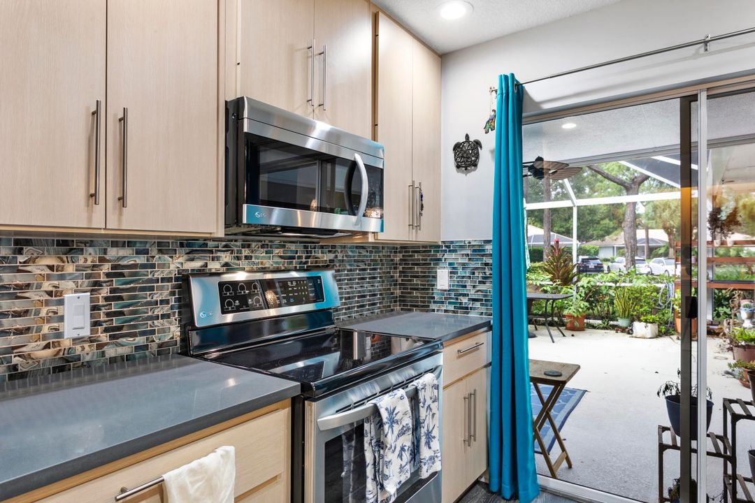 Active With Contract: $375,900 (2 beds, 2 baths, 1152 Square Feet)