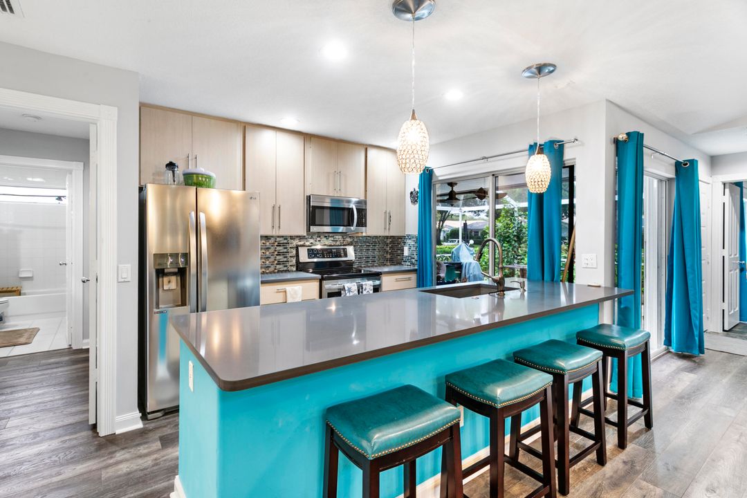 Active With Contract: $375,900 (2 beds, 2 baths, 1152 Square Feet)