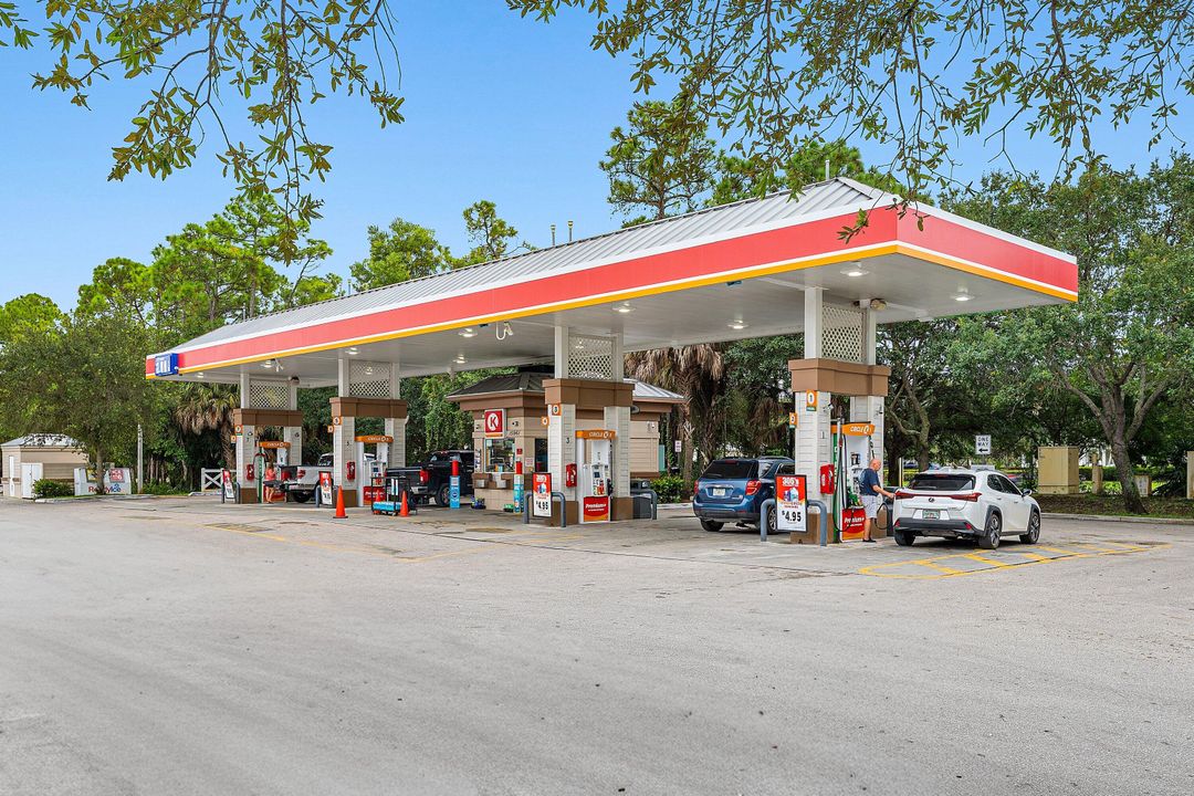 For Sale: $885,000 (4 beds, 3 baths, 2450 Square Feet)