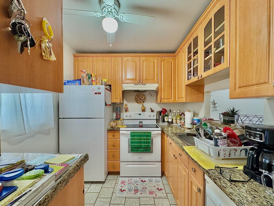 For Rent: $1,350 (1 beds, 1 baths, 684 Square Feet)