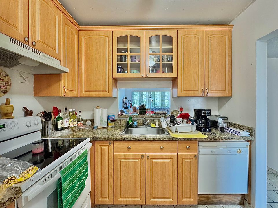 For Rent: $1,350 (1 beds, 1 baths, 684 Square Feet)