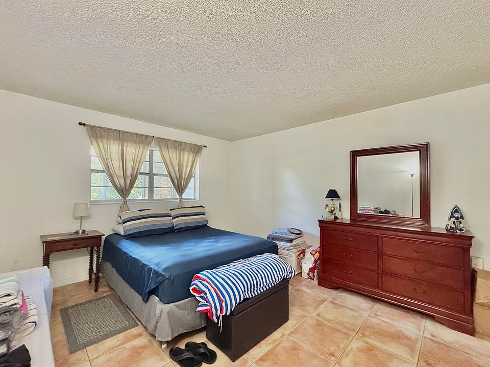 For Rent: $1,350 (1 beds, 1 baths, 684 Square Feet)