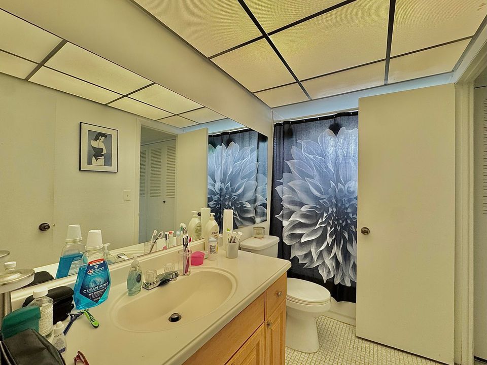 For Rent: $1,350 (1 beds, 1 baths, 684 Square Feet)