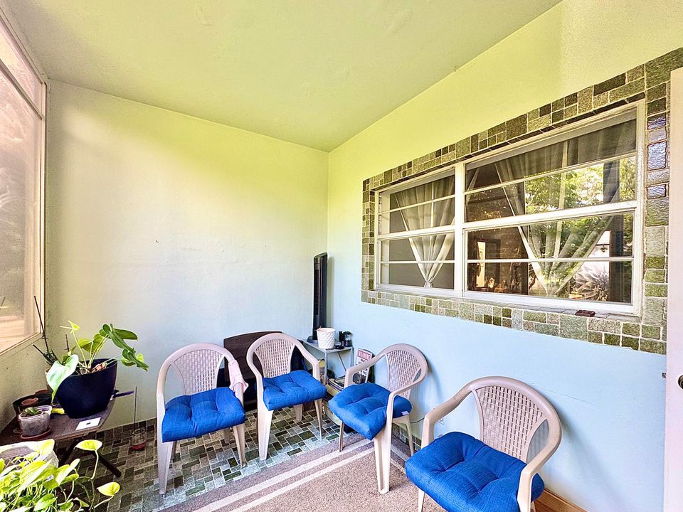 For Rent: $1,350 (1 beds, 1 baths, 684 Square Feet)