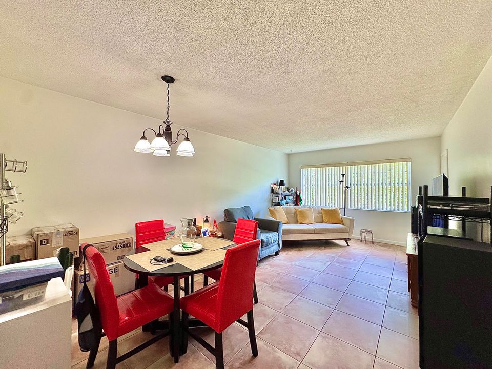 For Rent: $1,350 (1 beds, 1 baths, 684 Square Feet)