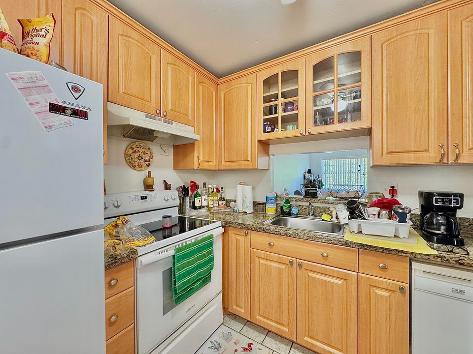 For Rent: $1,350 (1 beds, 1 baths, 684 Square Feet)