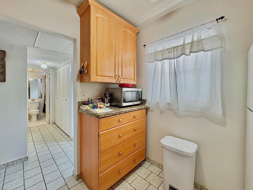 For Rent: $1,350 (1 beds, 1 baths, 684 Square Feet)