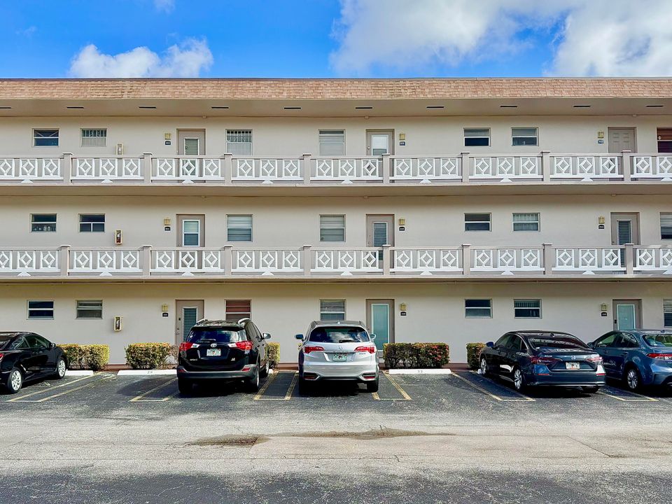 For Rent: $1,350 (1 beds, 1 baths, 684 Square Feet)