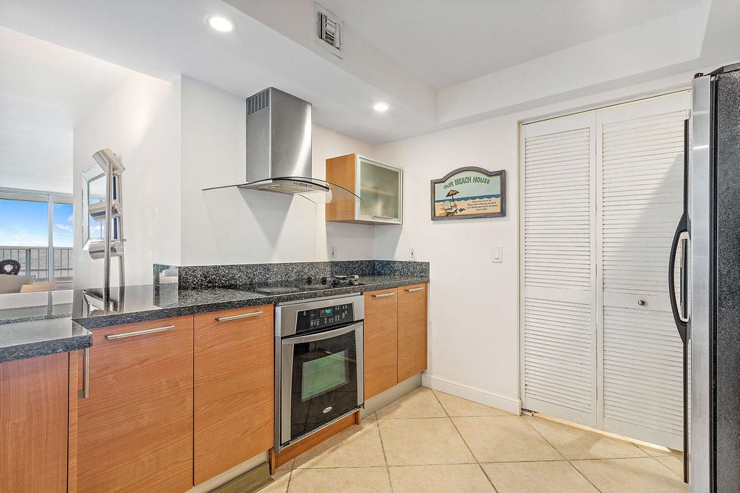 В аренду: $4,500 (2 спален, 2 ванн, 1368 Квадратных фут)