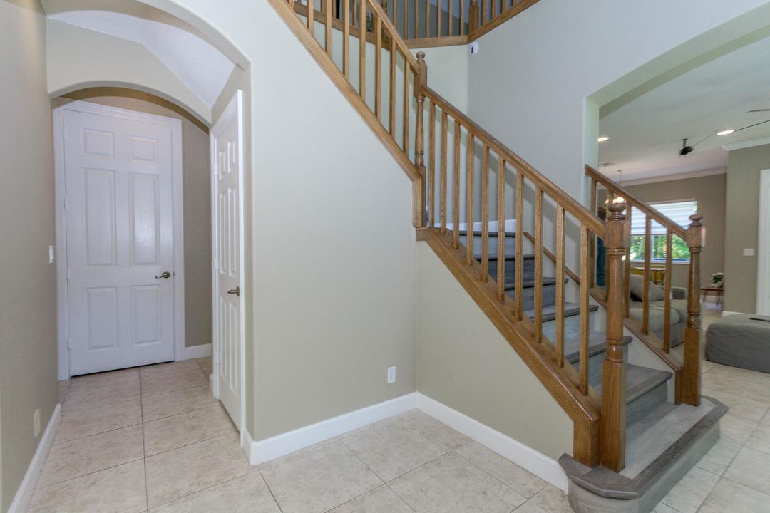 Activo con contrato: $4,200 (3 camas, 2 baños, 2276 Pies cuadrados)