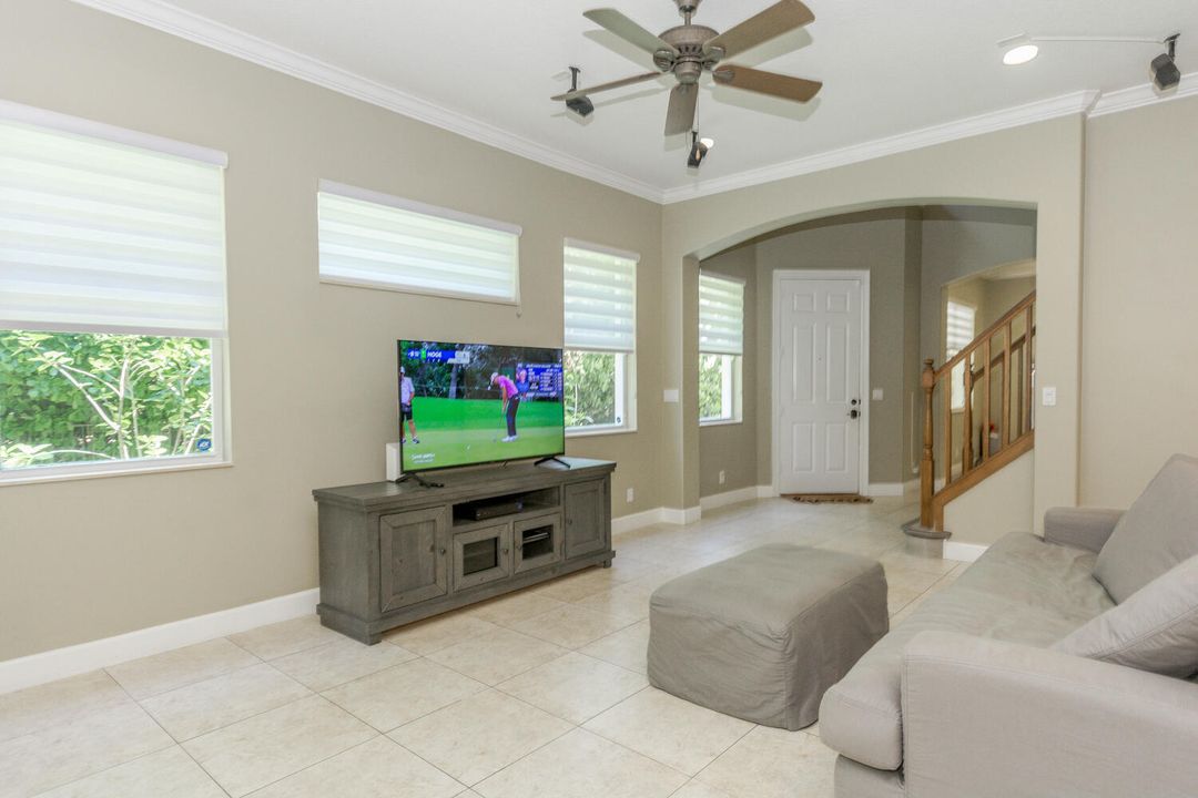 Activo con contrato: $4,200 (3 camas, 2 baños, 2276 Pies cuadrados)