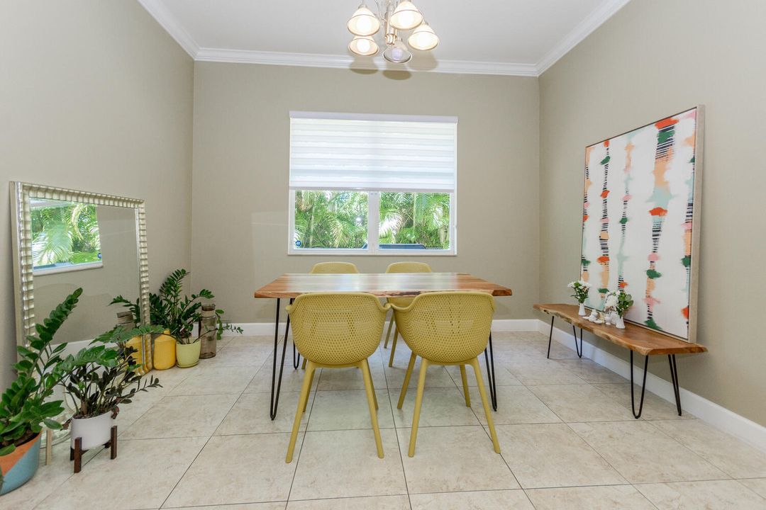 Activo con contrato: $4,200 (3 camas, 2 baños, 2276 Pies cuadrados)