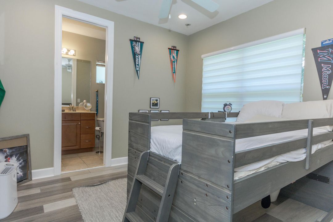 Activo con contrato: $4,200 (3 camas, 2 baños, 2276 Pies cuadrados)