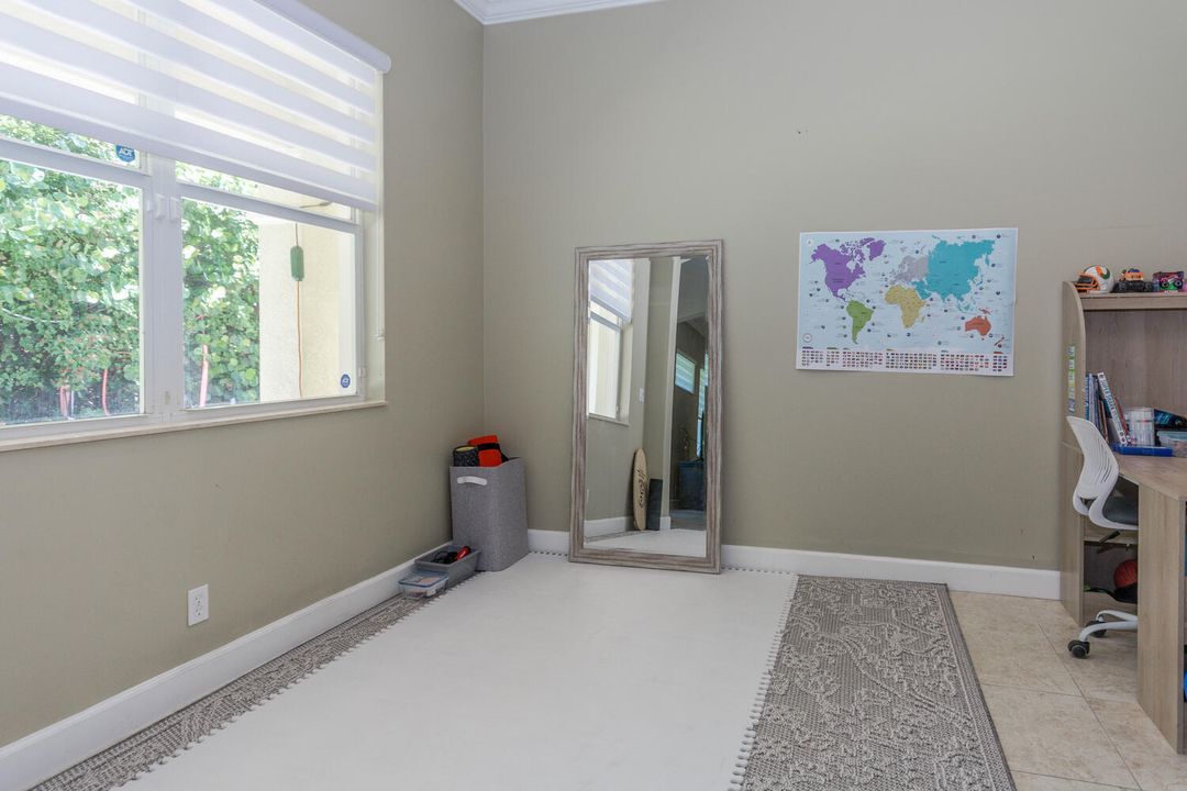 Activo con contrato: $4,200 (3 camas, 2 baños, 2276 Pies cuadrados)