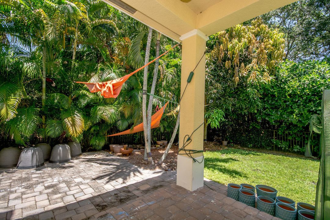 Activo con contrato: $4,200 (3 camas, 2 baños, 2276 Pies cuadrados)