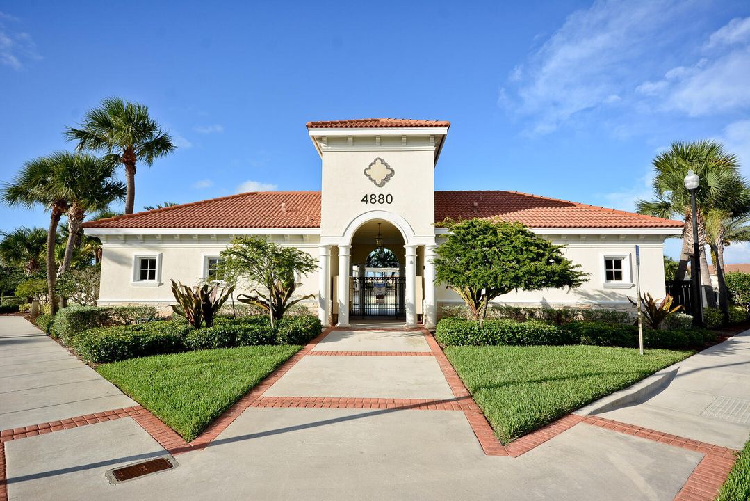 Activo con contrato: $4,200 (3 camas, 2 baños, 2276 Pies cuadrados)