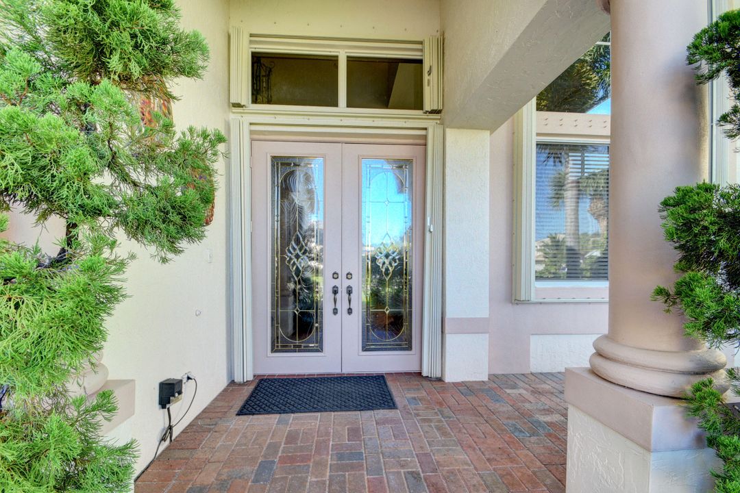 Activo con contrato: $8,500 (5 camas, 3 baños, 3375 Pies cuadrados)