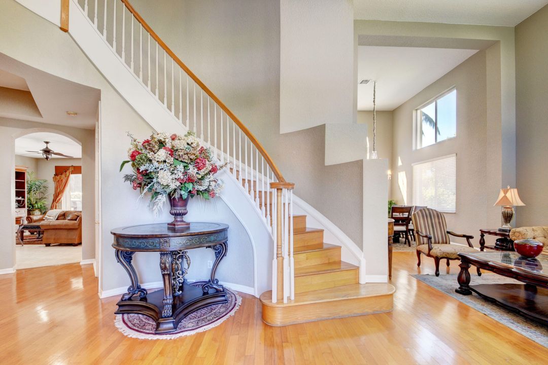 Activo con contrato: $8,500 (5 camas, 3 baños, 3375 Pies cuadrados)