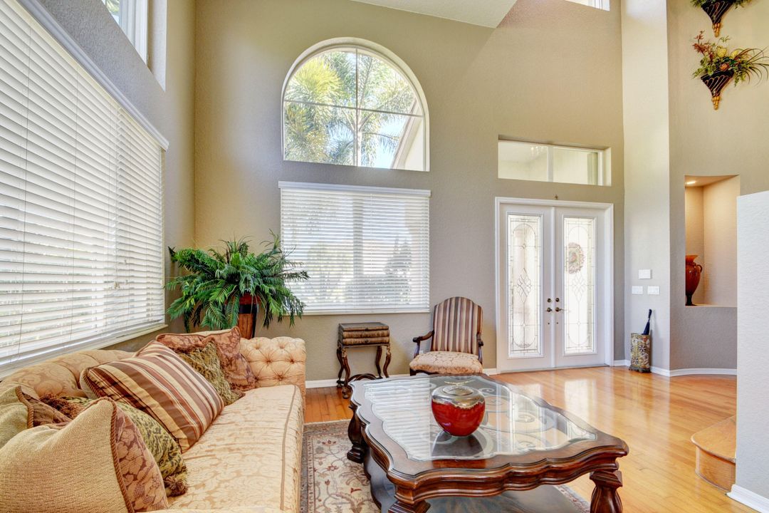 Activo con contrato: $8,500 (5 camas, 3 baños, 3375 Pies cuadrados)