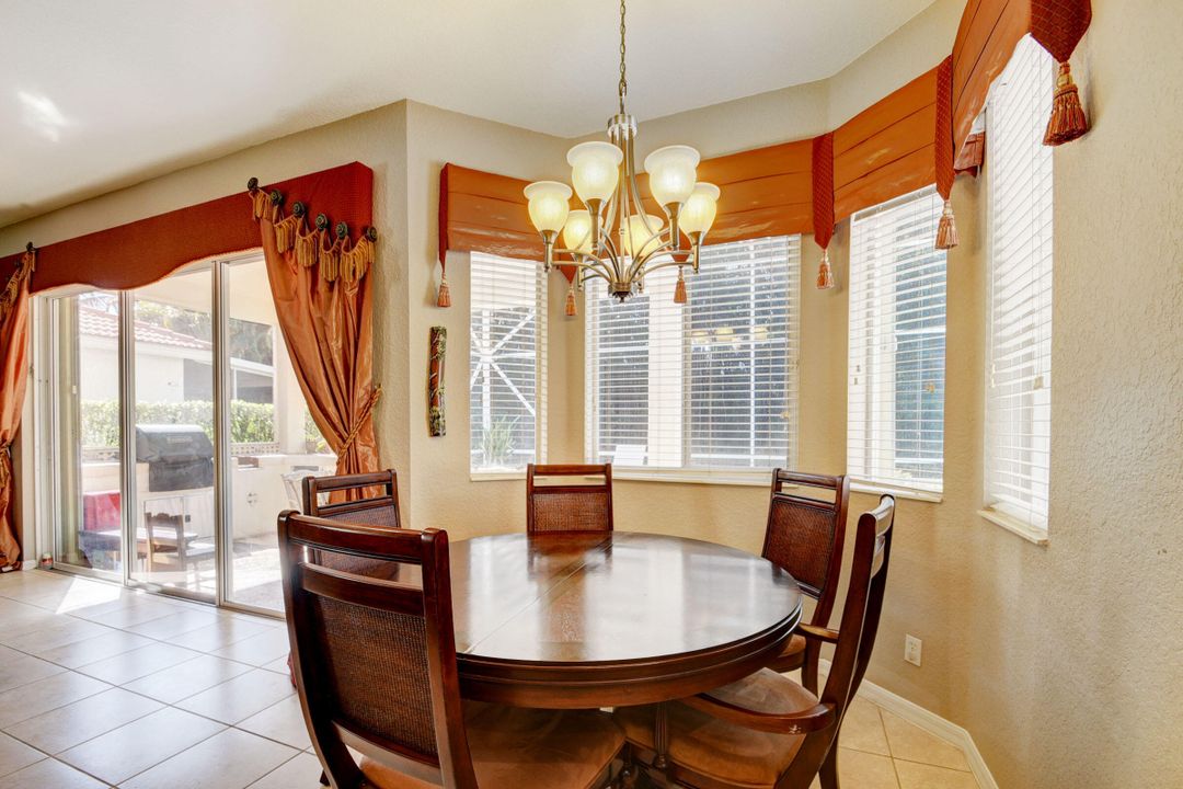 Activo con contrato: $8,500 (5 camas, 3 baños, 3375 Pies cuadrados)