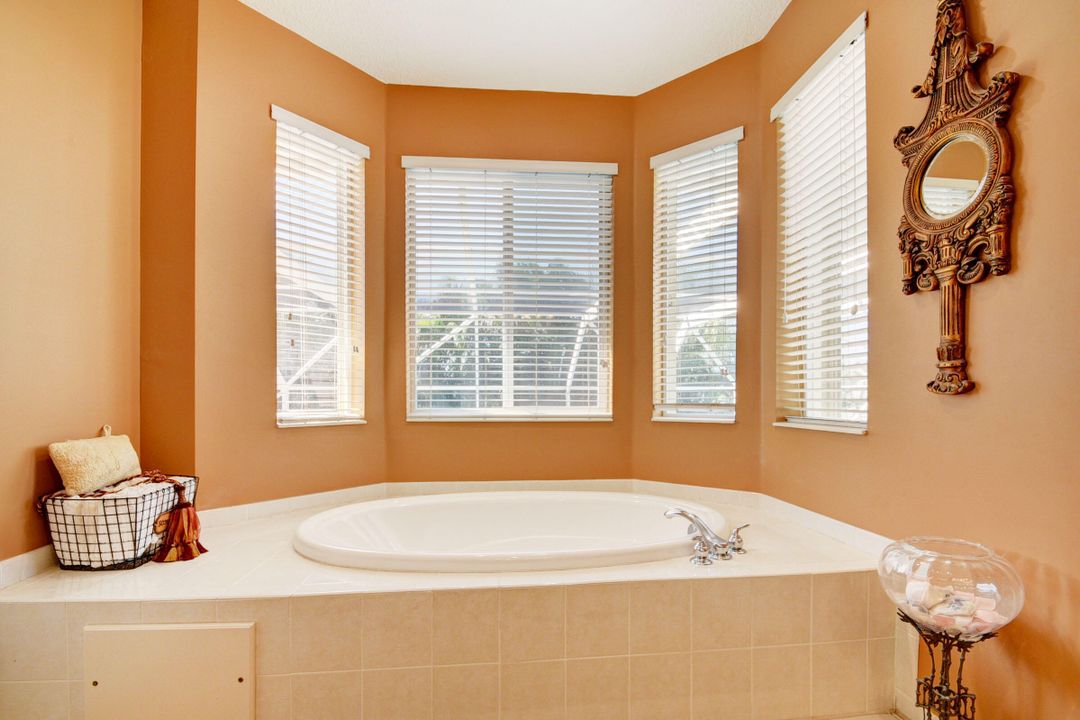 Activo con contrato: $8,500 (5 camas, 3 baños, 3375 Pies cuadrados)