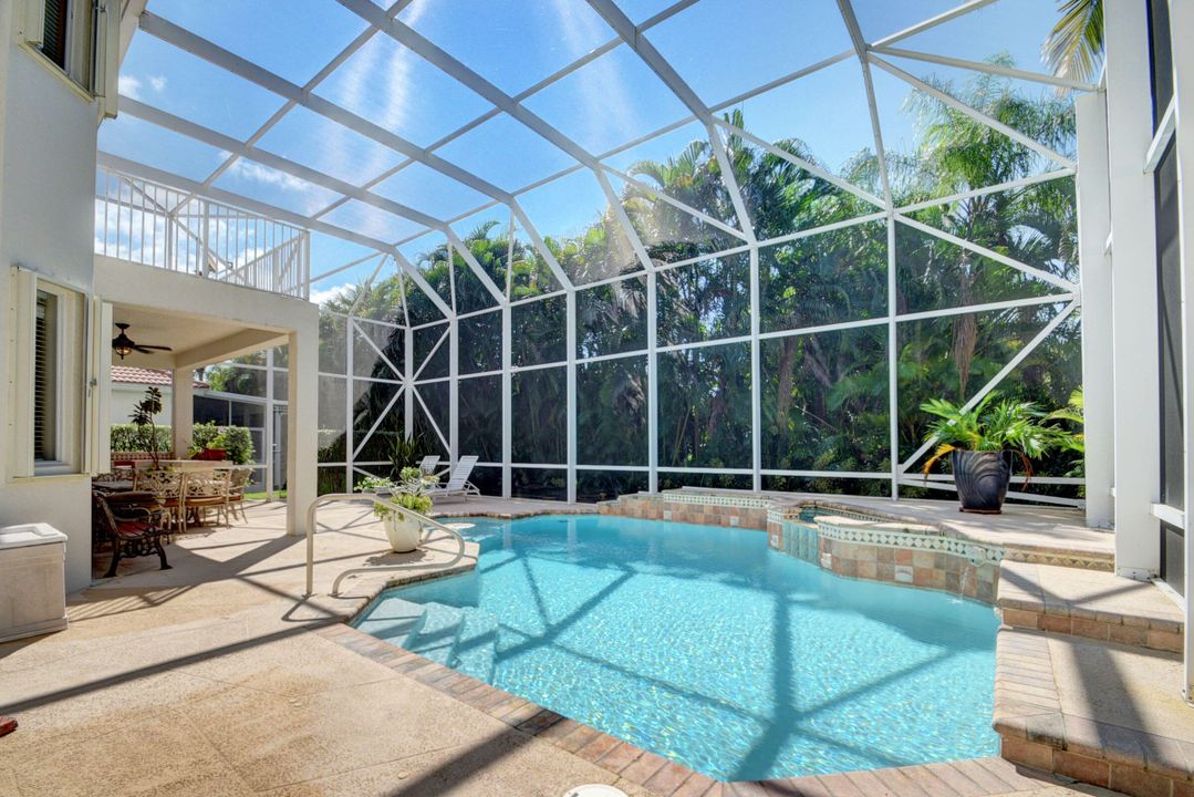 Activo con contrato: $8,500 (5 camas, 3 baños, 3375 Pies cuadrados)