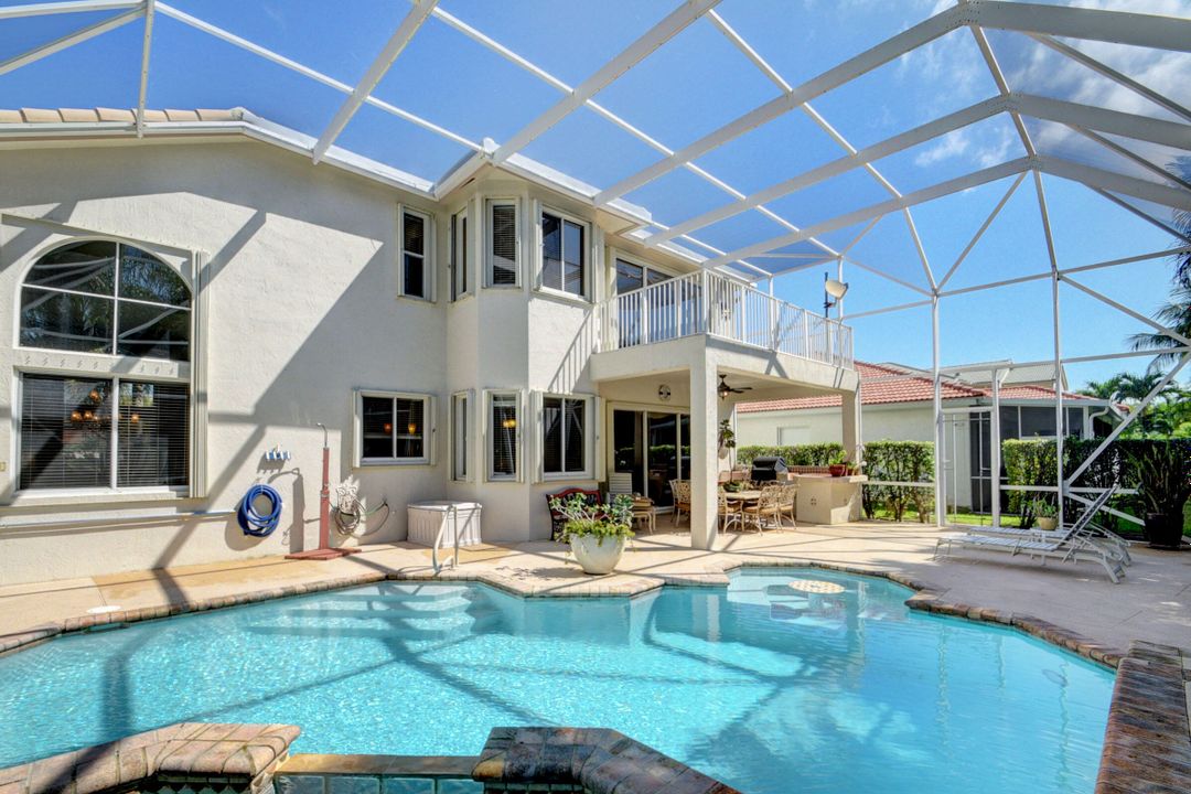 Activo con contrato: $8,500 (5 camas, 3 baños, 3375 Pies cuadrados)