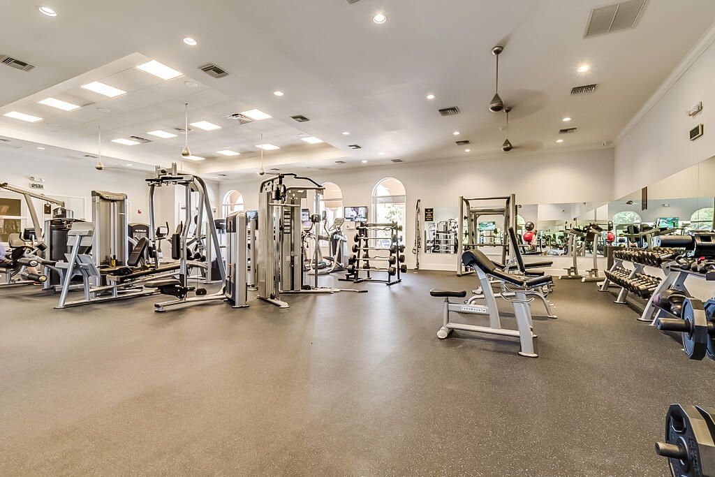 Activo con contrato: $8,500 (5 camas, 3 baños, 3375 Pies cuadrados)