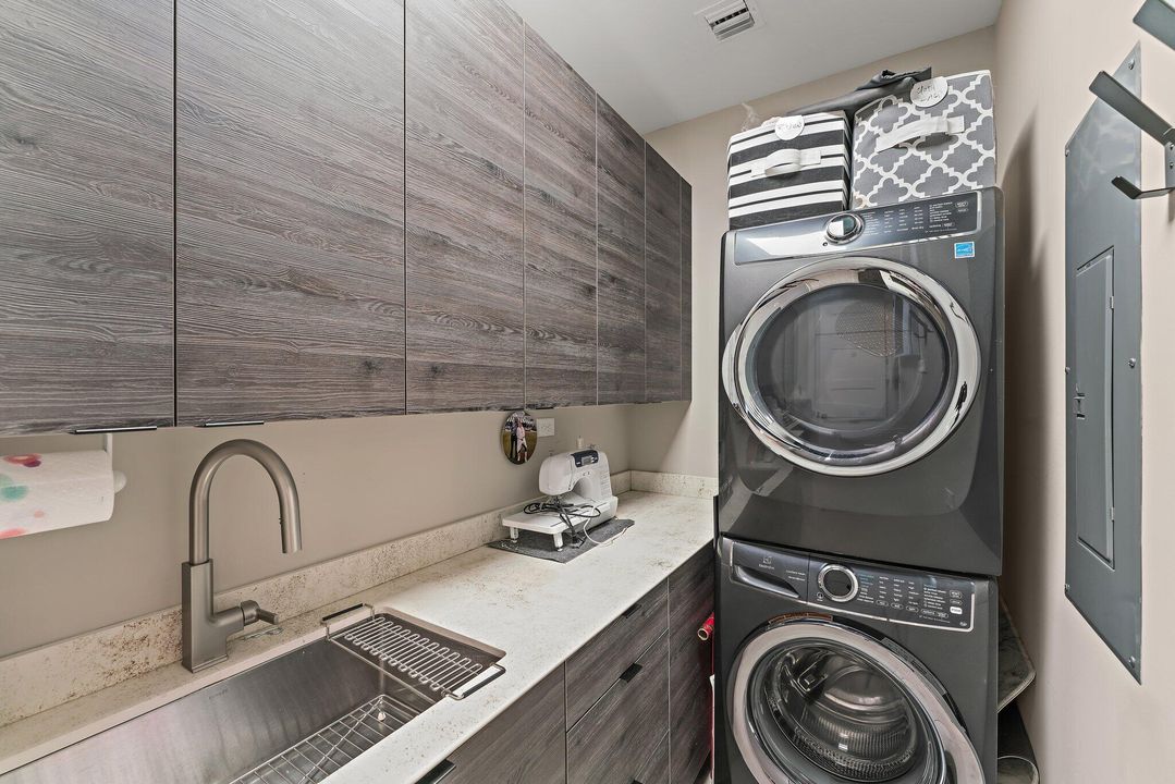 For Rent: $12,500 (2 beds, 2 baths, 2040 Square Feet)