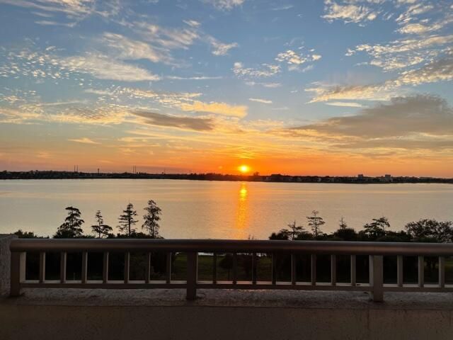 最近租的: $2,400 (1 贝兹, 1 浴室, 884 平方英尺)