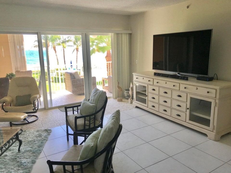 合同活跃: $5,800 (2 贝兹, 2 浴室, 1076 平方英尺)