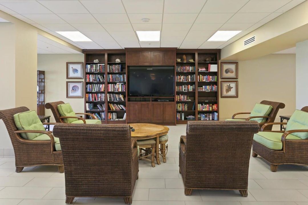 合同活跃: $5,800 (2 贝兹, 2 浴室, 1076 平方英尺)