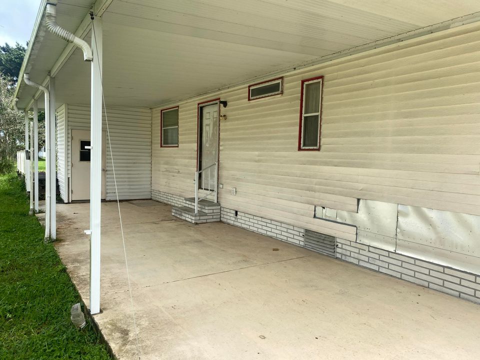 Active With Contract: $79,900 (3 beds, 2 baths, 1404 Square Feet)