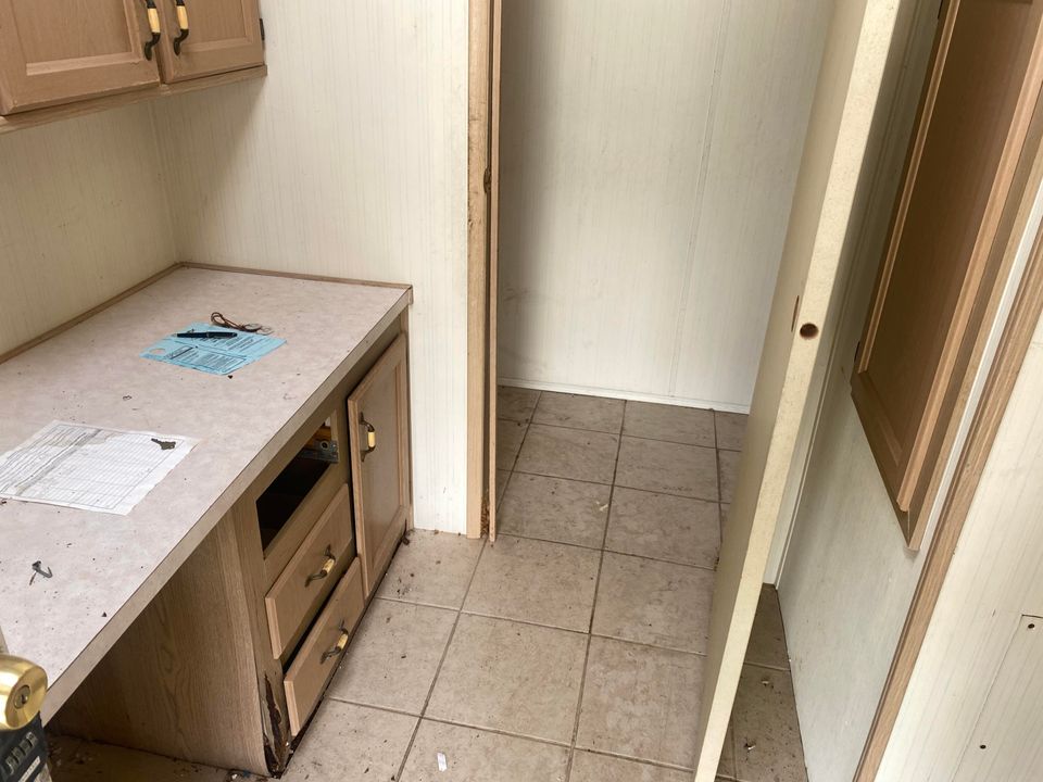 Active With Contract: $79,900 (3 beds, 2 baths, 1404 Square Feet)