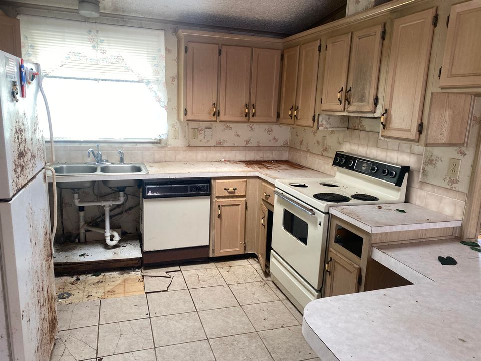 Active With Contract: $79,900 (3 beds, 2 baths, 1404 Square Feet)