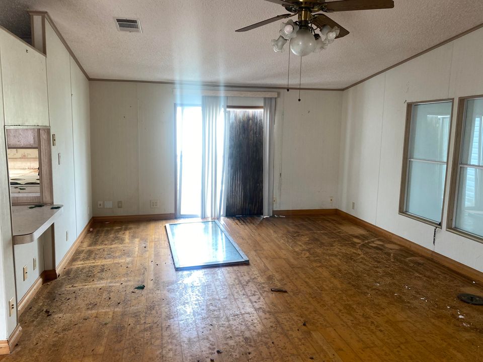 Active With Contract: $79,900 (3 beds, 2 baths, 1404 Square Feet)