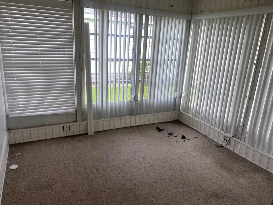 Active With Contract: $79,900 (3 beds, 2 baths, 1404 Square Feet)