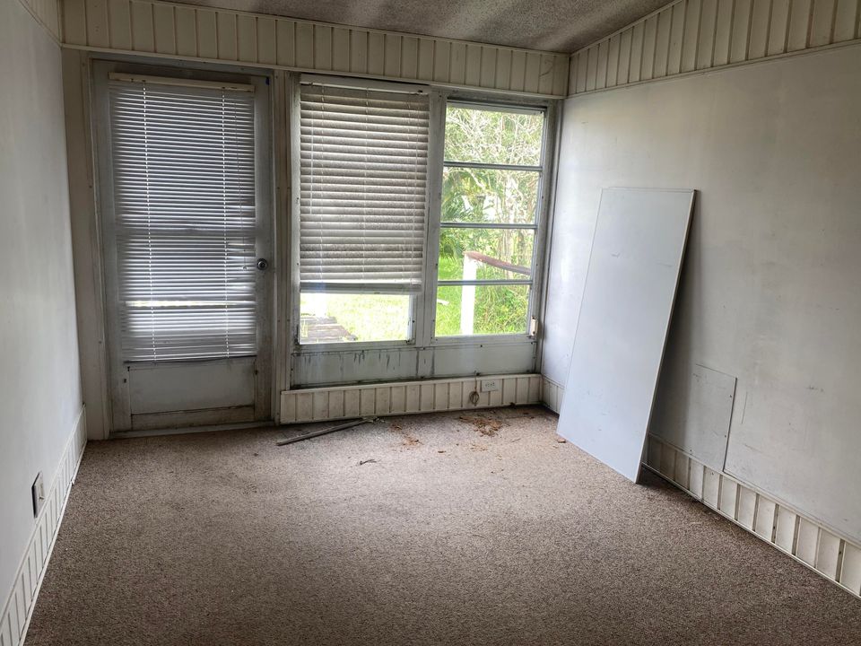 Active With Contract: $79,900 (3 beds, 2 baths, 1404 Square Feet)