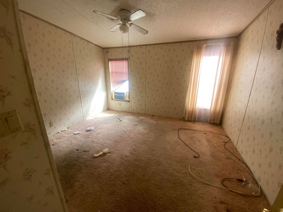 Active With Contract: $79,900 (3 beds, 2 baths, 1404 Square Feet)