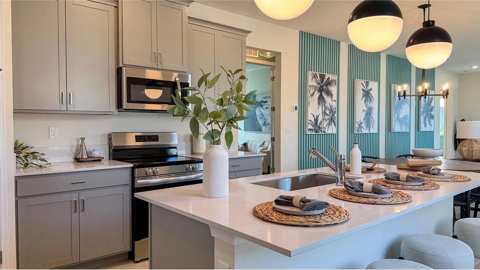 For Sale: $368,595 (2 beds, 2 baths, 1713 Square Feet)