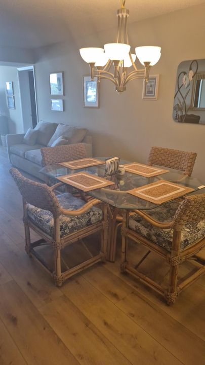 For Rent: $5,500 (2 beds, 2 baths, 1385 Square Feet)