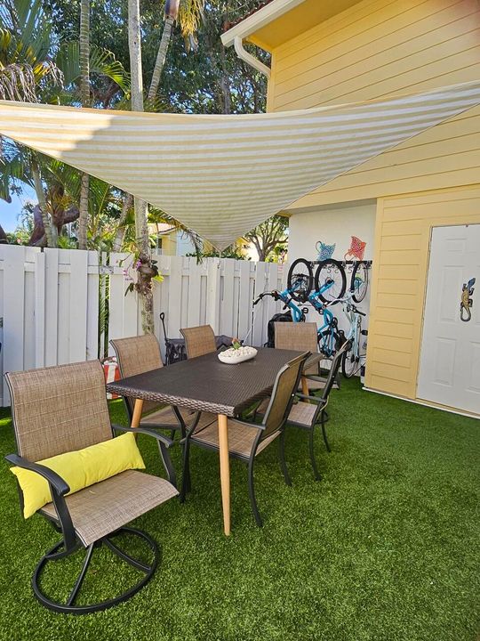 For Rent: $3,500 (2 beds, 2 baths, 1250 Square Feet)