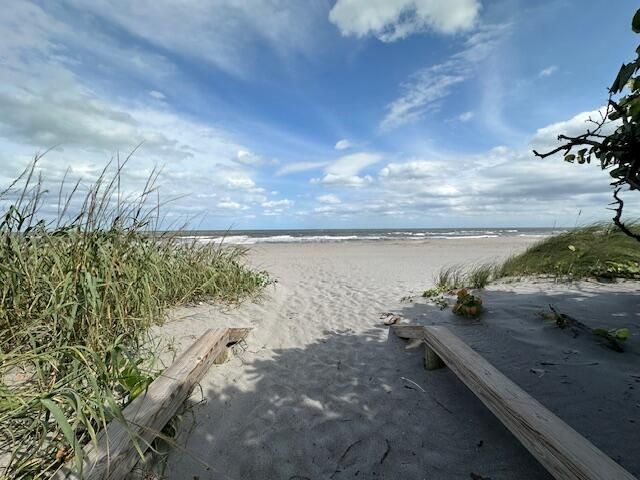 For Rent: $3,500 (2 beds, 2 baths, 1250 Square Feet)